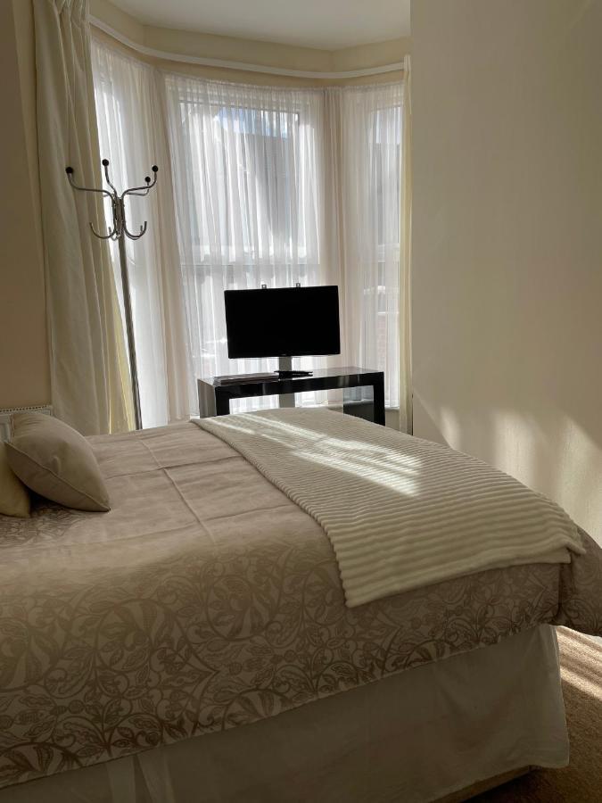 סאות'אנד און סי Caris Guest House מראה חיצוני תמונה