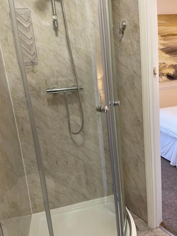 סאות'אנד און סי Caris Guest House מראה חיצוני תמונה
