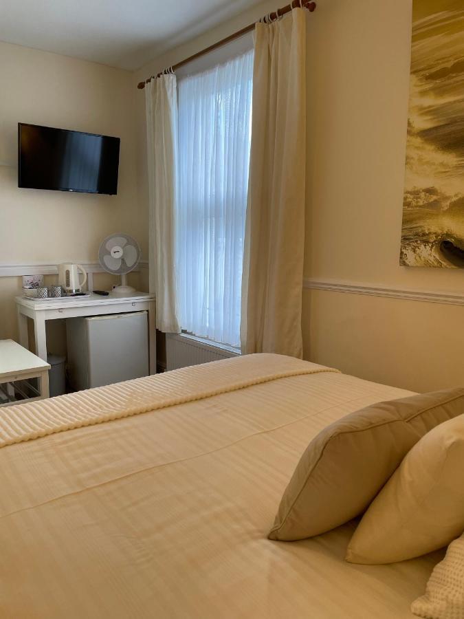 סאות'אנד און סי Caris Guest House מראה חיצוני תמונה