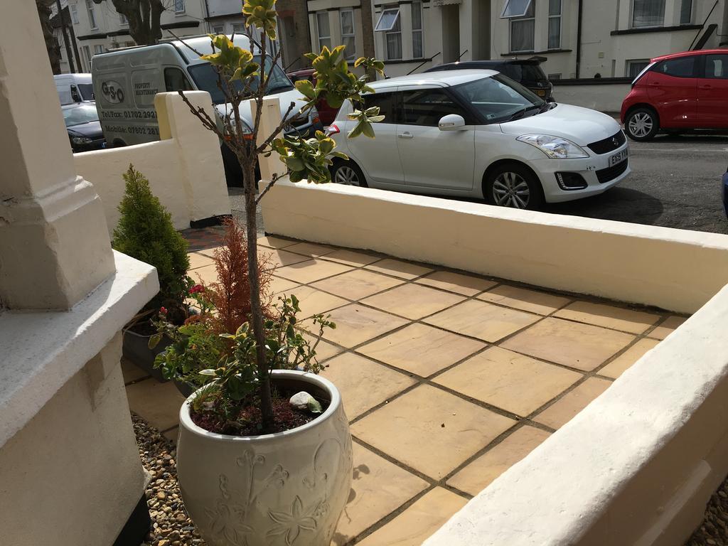 סאות'אנד און סי Caris Guest House מראה חיצוני תמונה