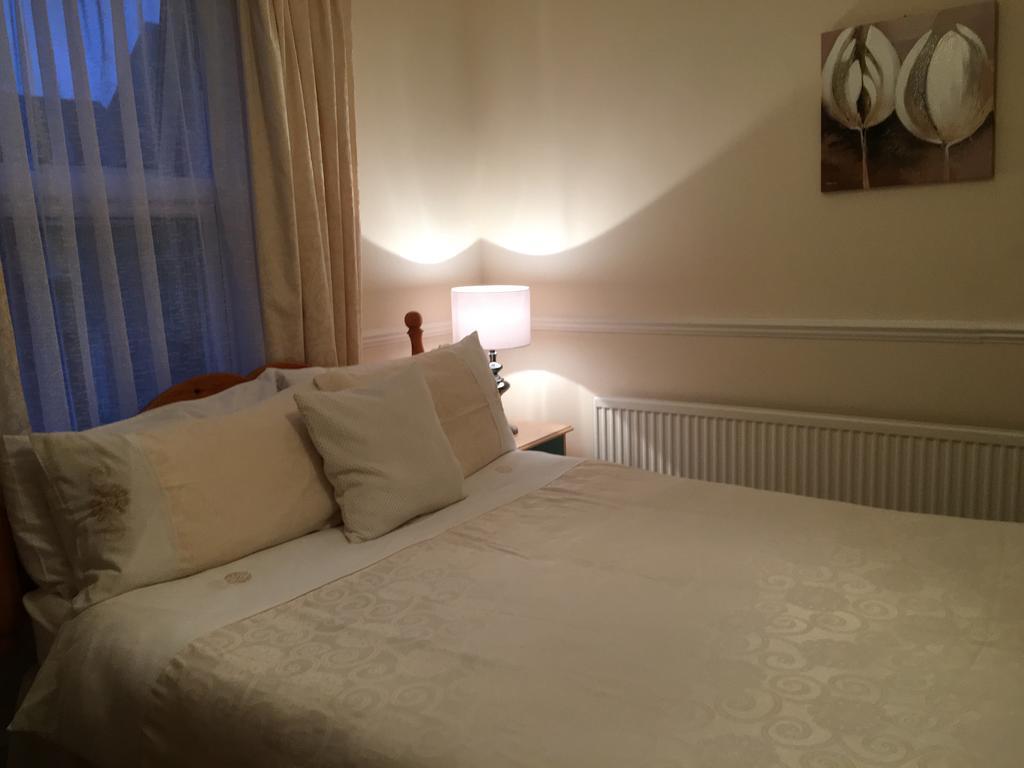 סאות'אנד און סי Caris Guest House מראה חיצוני תמונה